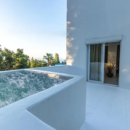 Theo Boutique 3* Kryopigi