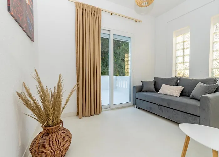 Theo Boutique Hotel 3*